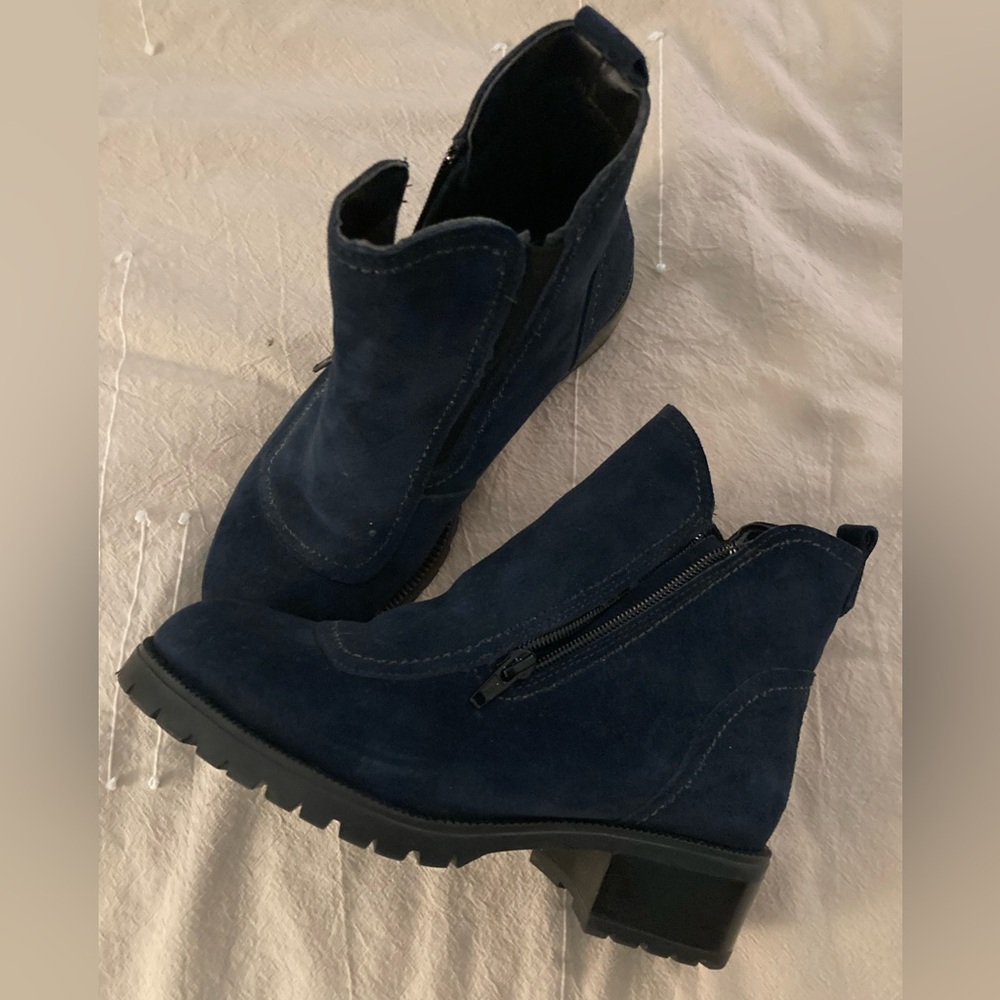 Clark look-alike Regence Navy Heeled Boots
